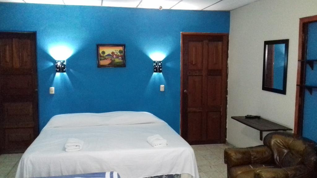 Hostal Dona Marta San Salvador Quarto foto